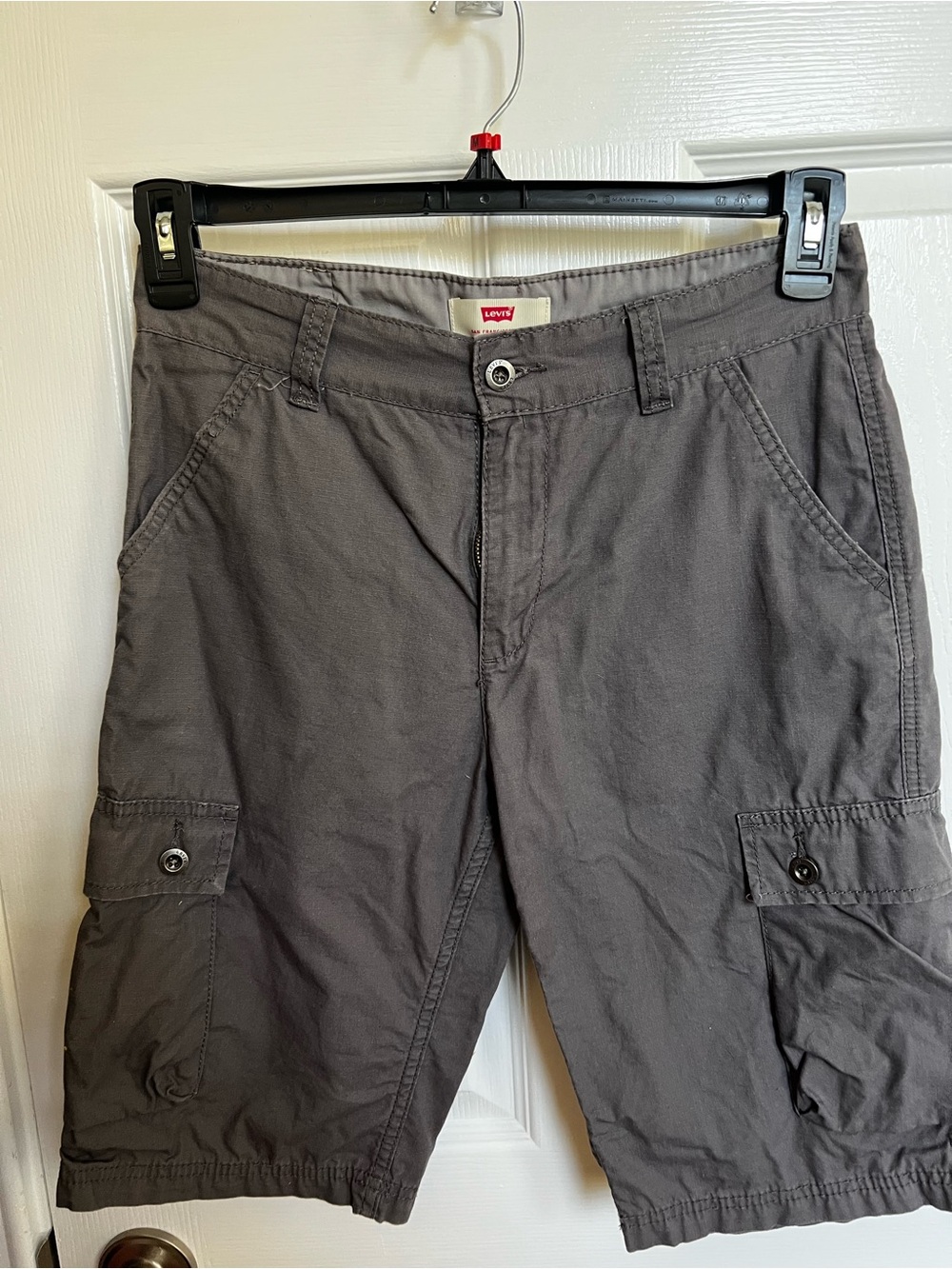 Levi's Light Gray Casual Shorts with Cargo Detail comes with a belt